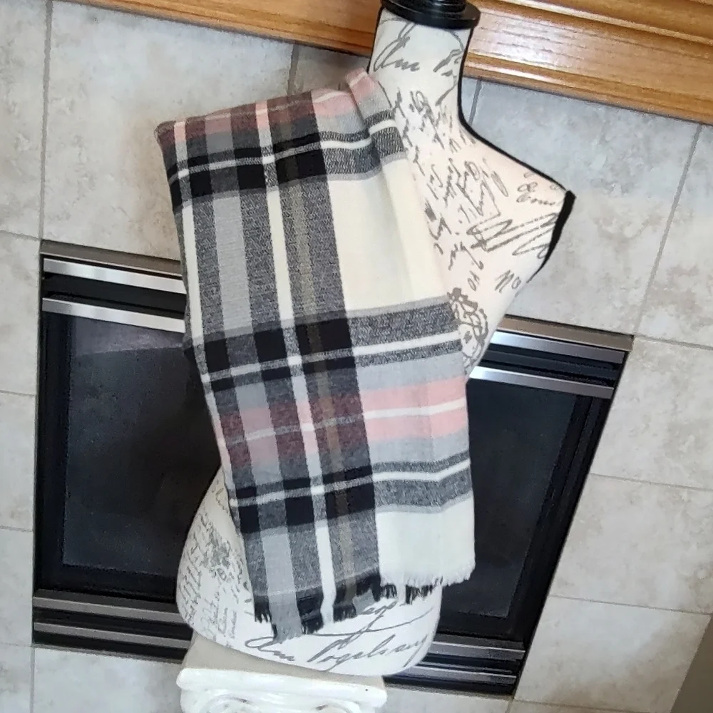 LOOK 🔥 3/$20 Plaid Scarf Wrap with Pink and Black Accents